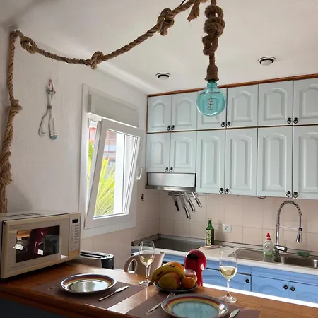 Cactus's House, 150 M Beach, 1 Bdr, 4 Guests, Wifi, Netflix, Lejlighed *