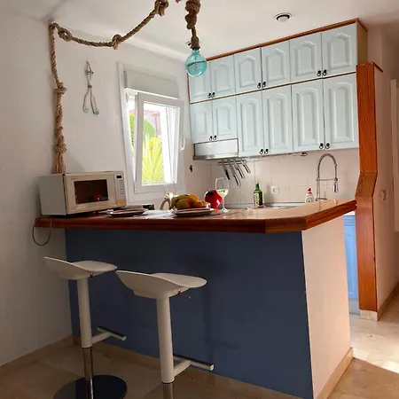 Cactus's House, 150 M Beach, 1 Bdr, 4 Guests, Wifi, Netflix, アパート アデヘ